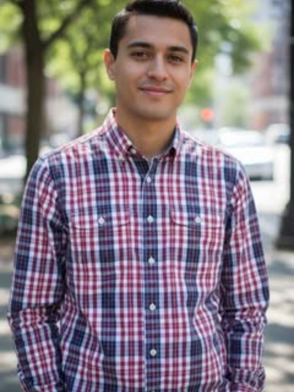 Banana Republic. Men's Size Small. Red/Blue Plaid. Long-Sleeve Button Shirt.